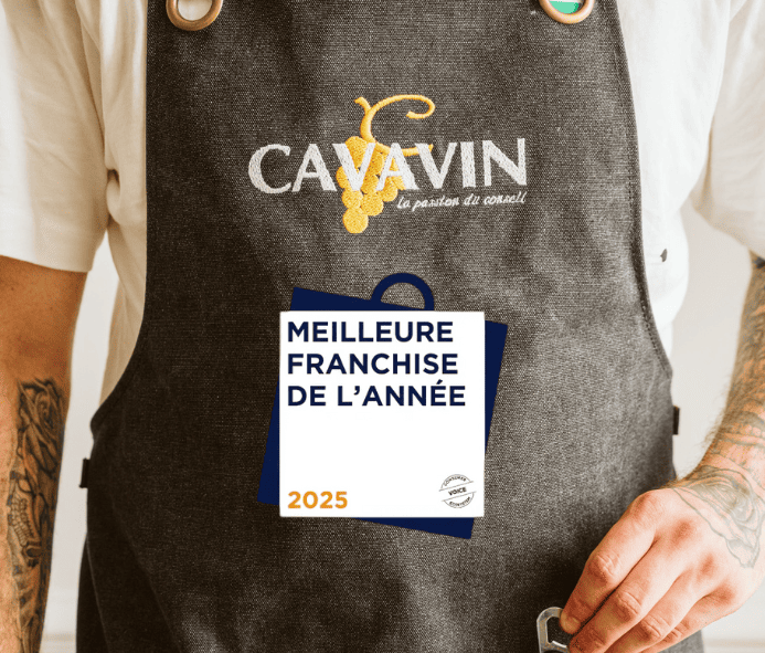 tablier Cavavin et logo &quot;Meilleure franchise de l'année 2025&quot;